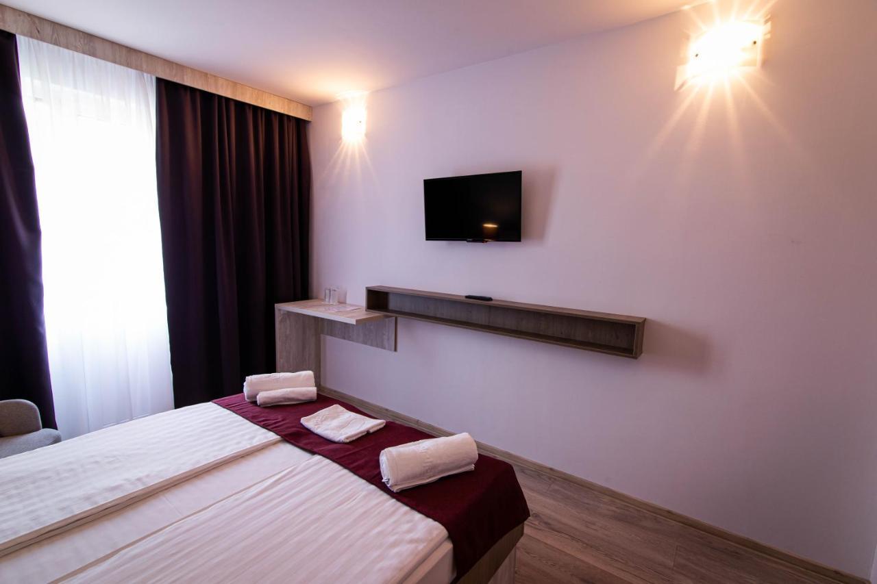 Vila Ursul Negru Совата Екстериор снимка